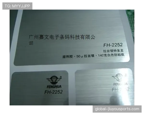 埃琳·安德森晒更衣间，衣服标签比我银行卡账单还厚